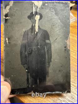 Civil War Confederate Tintype Photo Wishbone Buckle Armed Officer Enfield